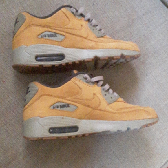 Nike Air Max 90 Gold/Sage sneakers - Picture 4 of 5